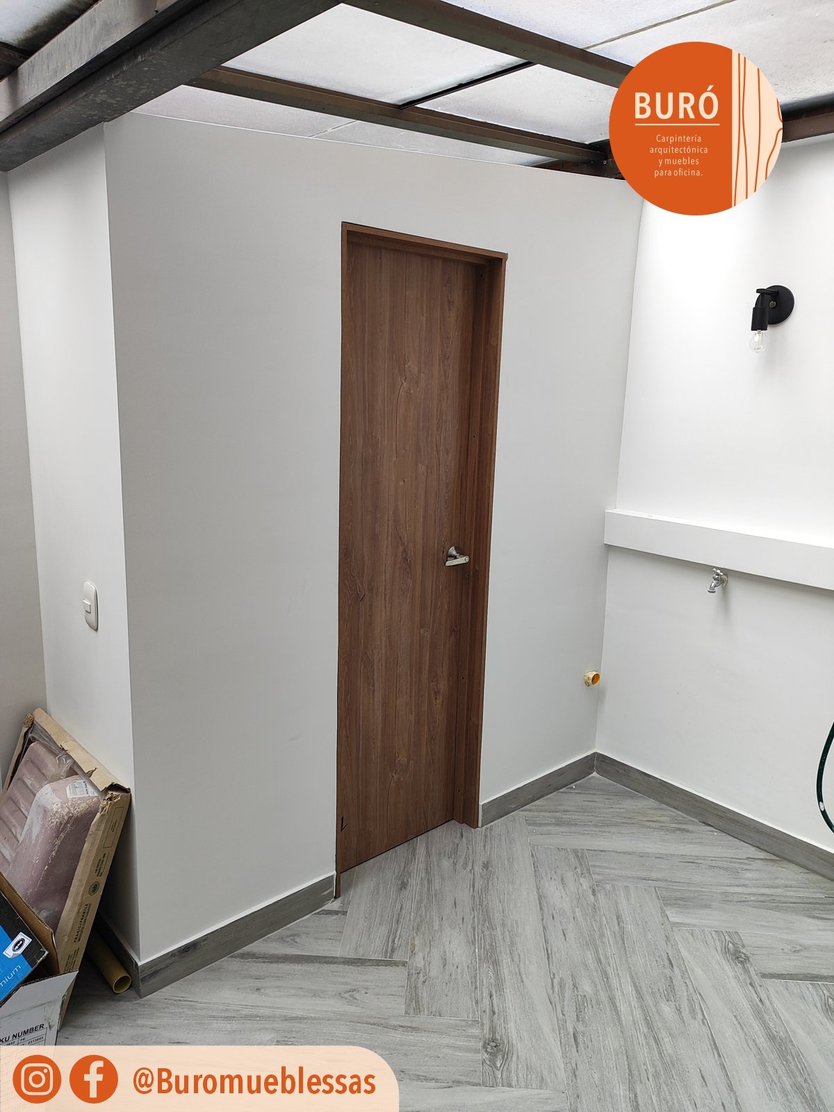 Puerta con marco laterales y cabezal 1.12.jpg